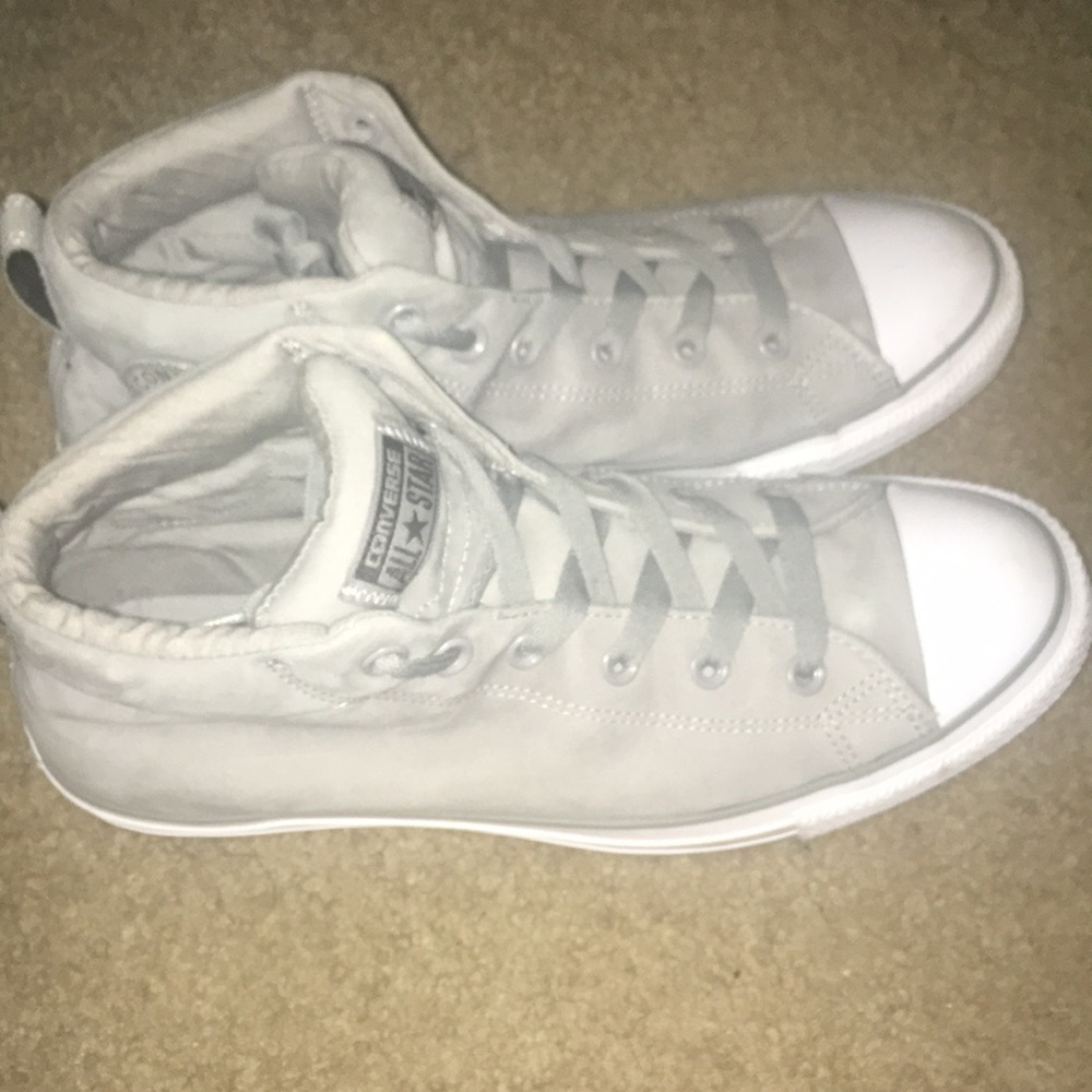 Men’s Gray and White Converse All-Stars